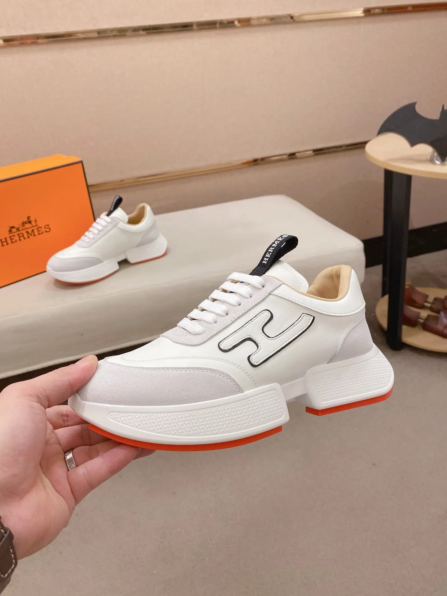 Men's clothing and shoes💰: 480💰《HERMES》【Classic original order·Version】Hermès; top 🔝purchasing agent🔍🔍men's latest 🇺🇸 counter sales simultaneously, imported from Italy original ▲▲cowhide ▲▲ (high-end, nobility, class) ) Exquisite workmanship (Italian 🇮🇹 imported water-dyed 🐂 cowhide lining) sole: original sole provided by the original factory, ⚠️exclusive double-layer activity·TPR·rubber·combined molded outsole; super comfortable·wear-resistant·non-slip·environmental protection The real thing is more beautiful if you take the real thing (high quality, follow the order). You can enter and exit the counter at will * Number of yards: 38-44 (45 can be customized and cannot be returned or exchanged)